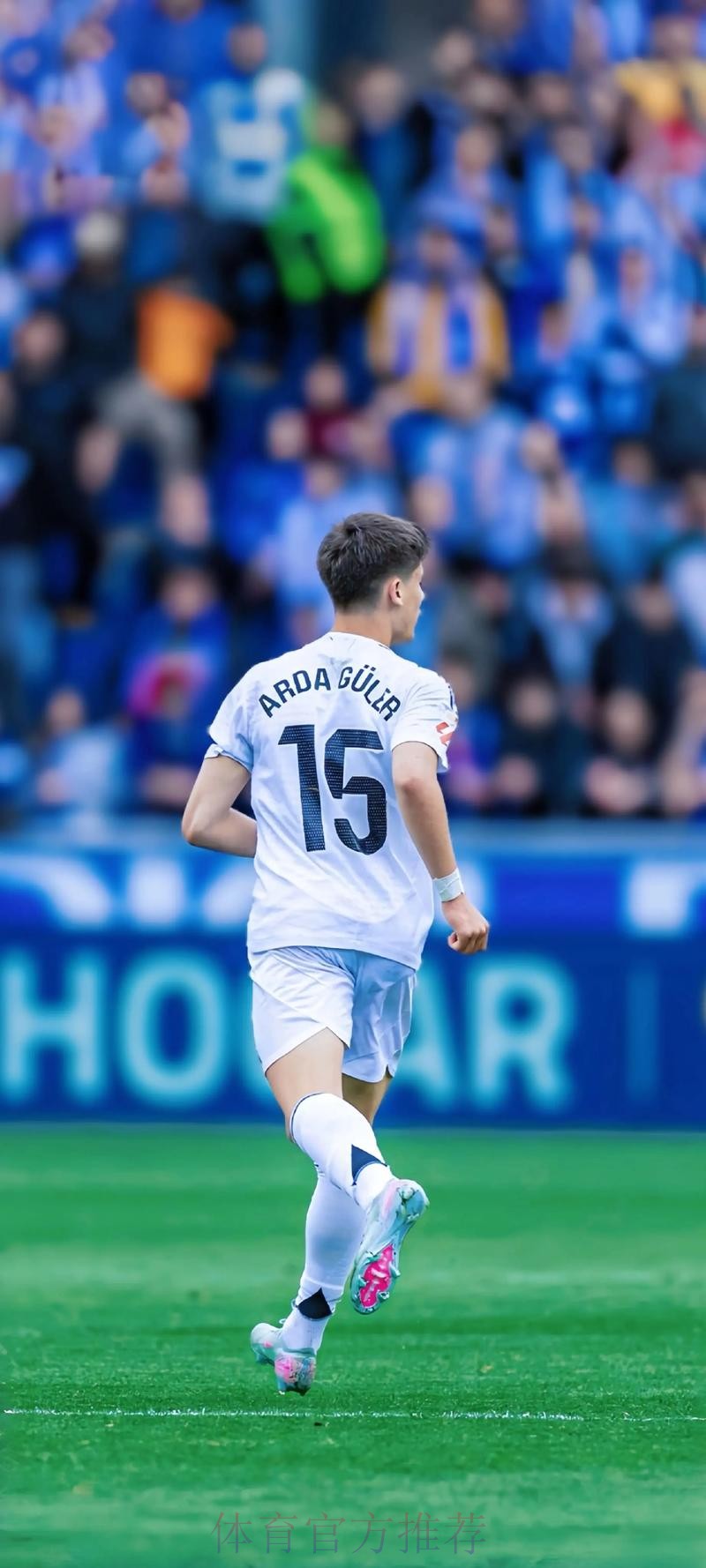 西媒:皇马相信卡马文加 视他为克罗斯的理想接班人 西媒:皇马相信卡马文加 视他为克罗斯的理想接班人